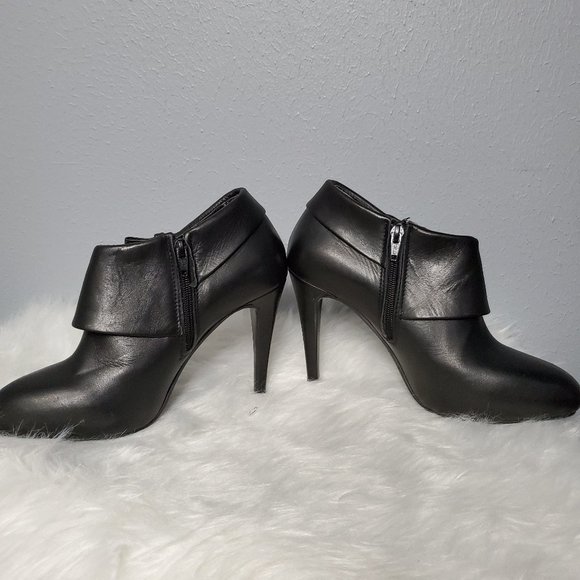 ECLIX Black Leather Heeled Bootie with Bow, 8.5 - Picture 4 of 9